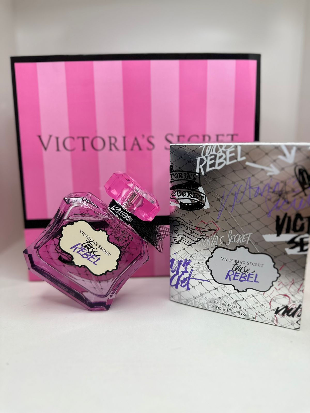 VICTORIAˋS SECRET TEASE REBEL